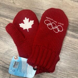 New 2010 Vancouver Olympics Red Mittens HBC Bay Adult size  L / XL Large